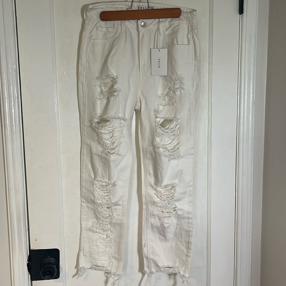White distressed jeans